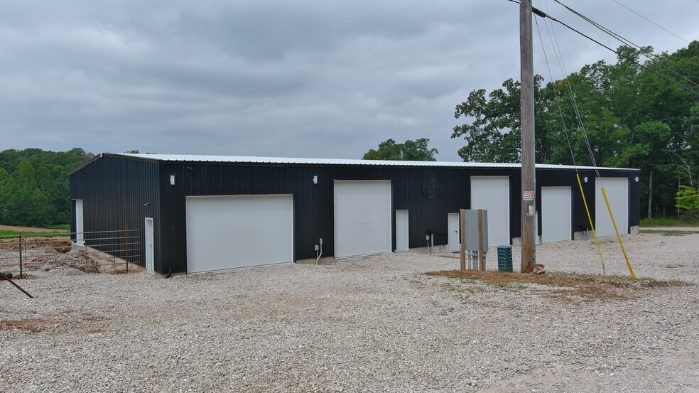 More Photos Of 100 Man Cave, Sunrise Beach Self Storage For Sale