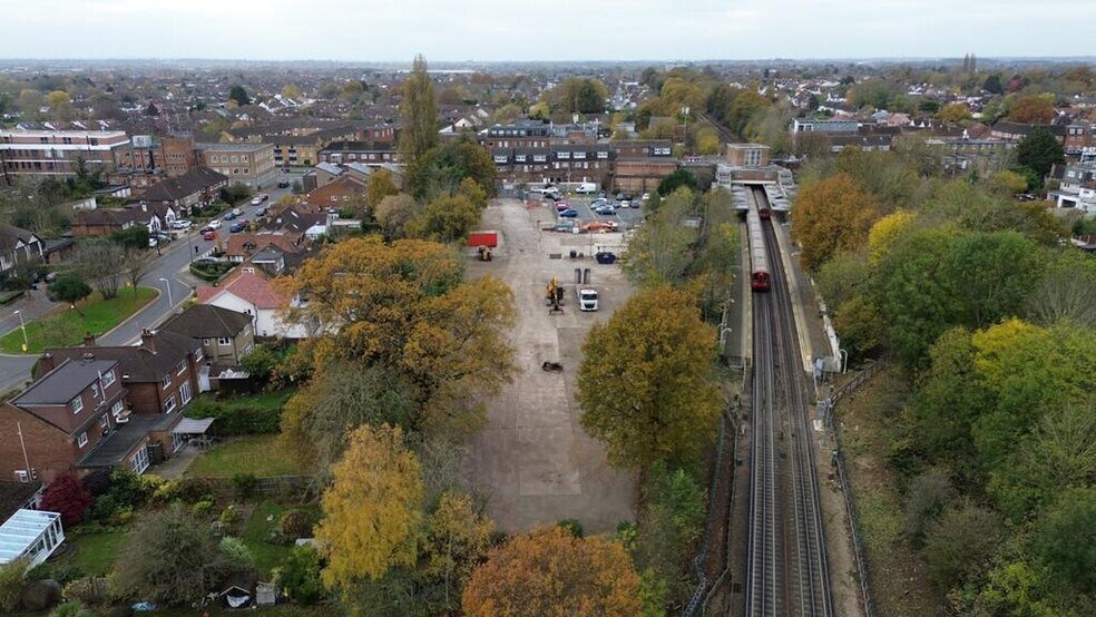 More Photos Of 251-253 Field End Rd, Hillingdon Storefront Retail Residential For Lease