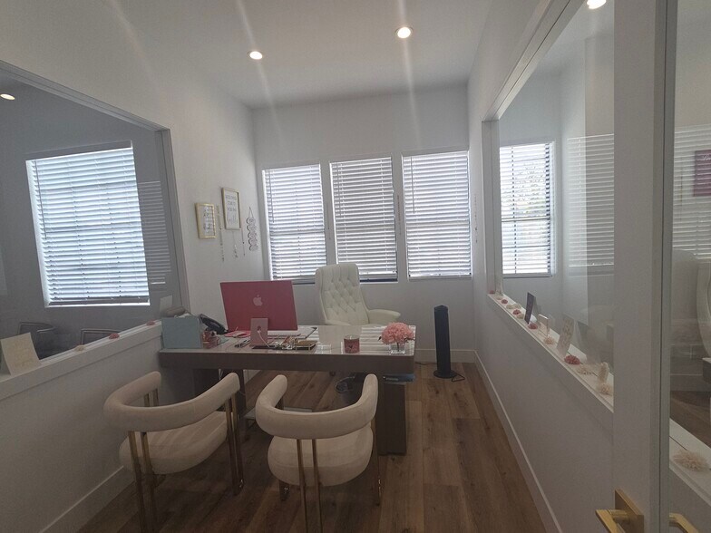 More Photos Of 471 N Old Newport Blvd, Newport Beach Medical For Lease