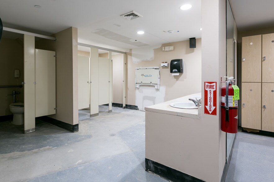 More Photos Of 132 N Wellwood Ave, Lindenhurst Storefront Retail Office For Sale