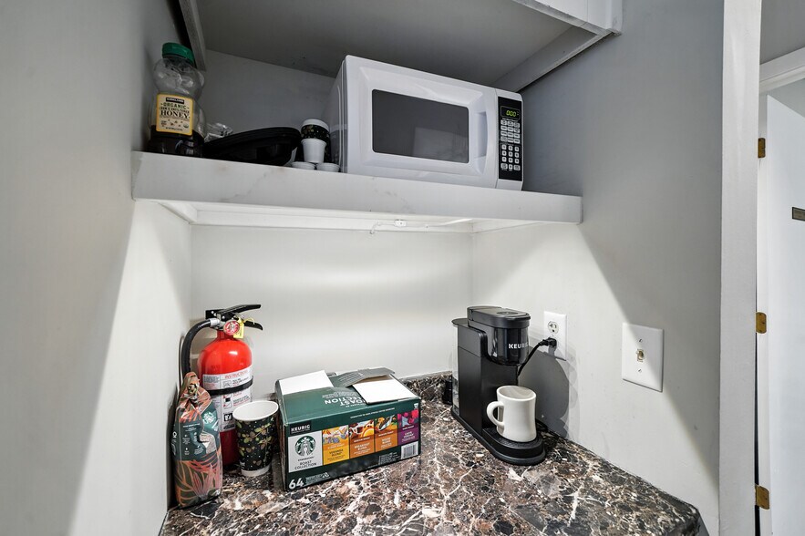 More Photos Of 11285 Elkins Rd, Roswell Office Residential For Sale