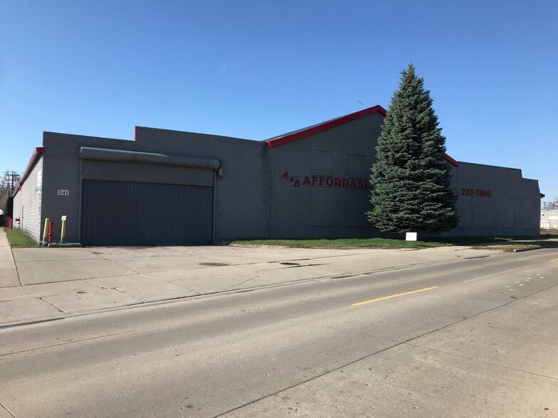 More Photos Of 341 Goddard Rd, Wyandotte Self Storage For Sale