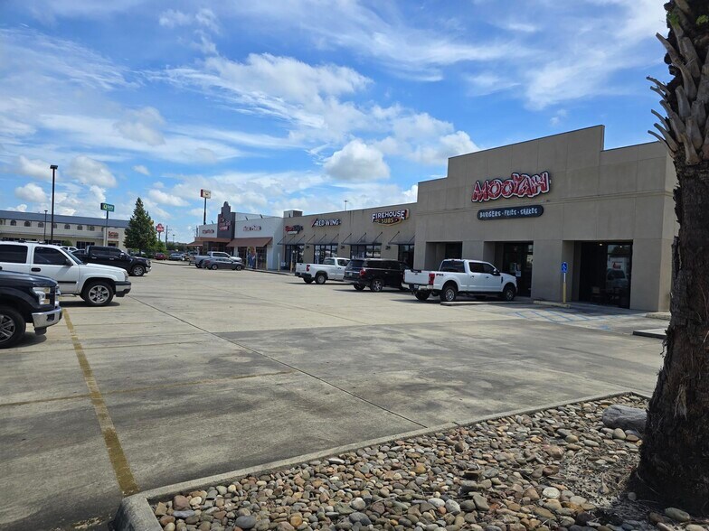 More Photos Of 2706 S Cabela's Pky, Gonzales Restaurant For Lease