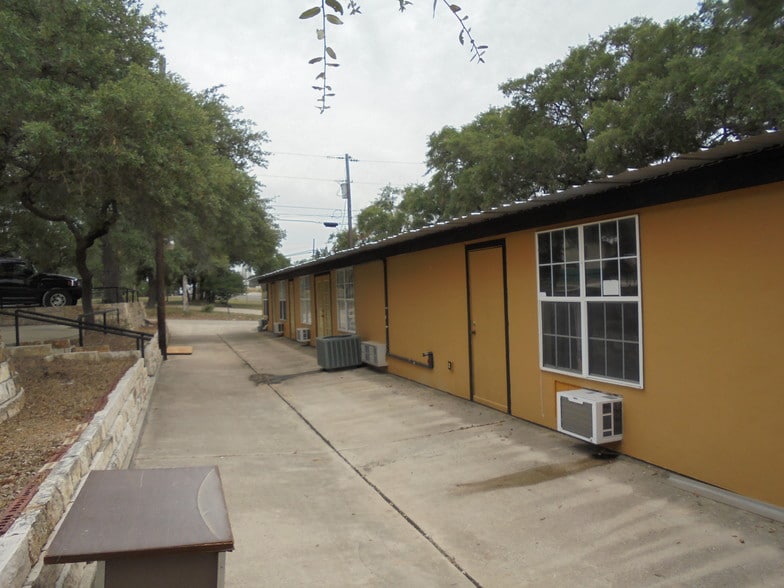 More Photos Of 10877 Park Road 37, Lakehills Storefront Retail Office For Lease