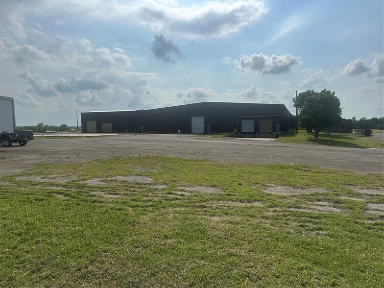 More Photos Of 1800 North Collins Fwy, Howe Manufacturing For Sale