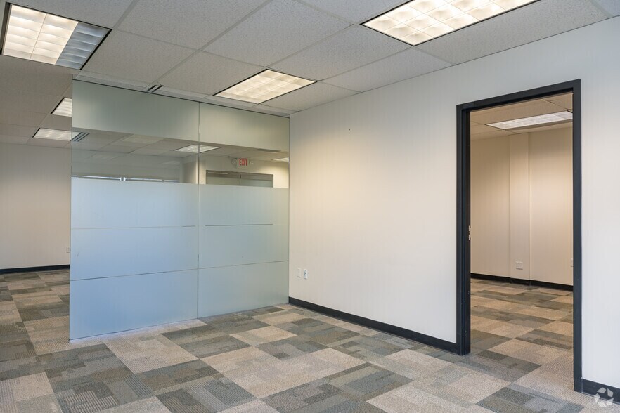 More Photos Of 945-951 Hornet Dr, Hazelwood Office For Sale