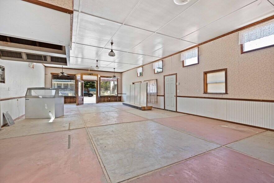 More Photos Of 30025 Yosemite Blvd, La Grange General Retail For Sale