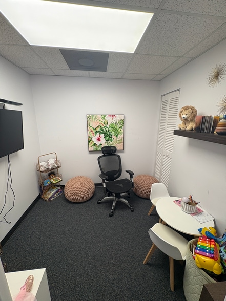 More Photos Of 1531 Tamiami Trl S, Venice Office For Sale