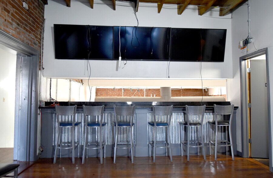 More Photos Of 124 E G.E. Patterson Ave, Memphis Restaurant For Sale