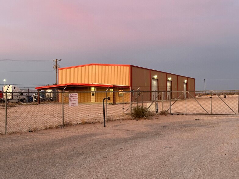 More Photos Of 3460 S Fulton Ave, Odessa Warehouse For Lease