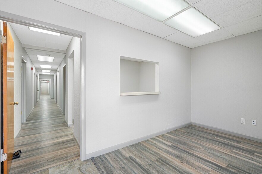 More Photos Of 2812 N 34th St, Tampa Office For Lease