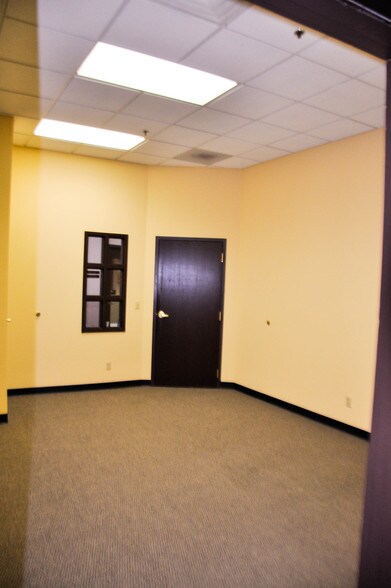 More Photos Of 106 W Wilson St, Batavia Office For Lease