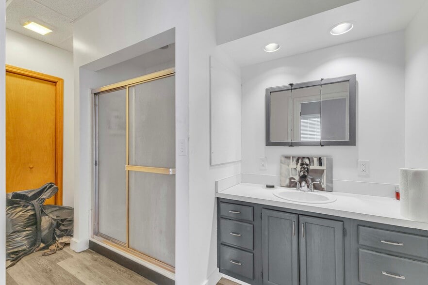 More Photos Of 7500 Bessemer Ave, Cleveland Manufacturing For Sale