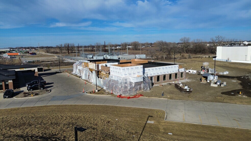 More Photos Of 1930 Magazine Rd, Ankeny Office For Lease