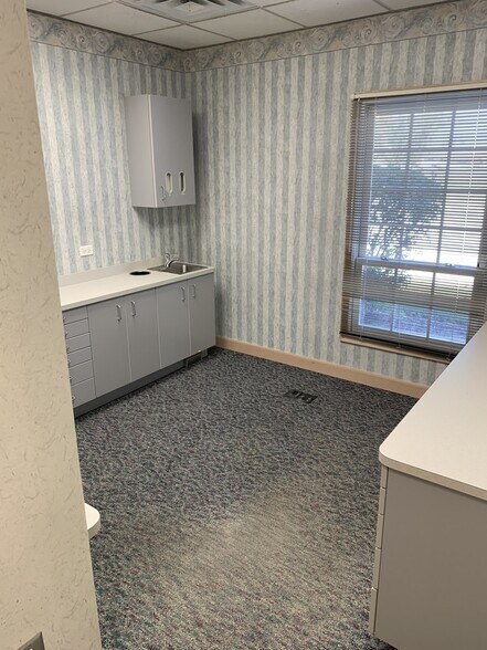 More Photos Of 33 W Higgins Rd, South Barrington Unknown For Lease