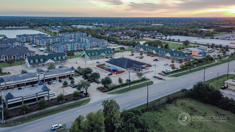 More Photos Of 7918 Broadway St, Pearland Unknown For Lease