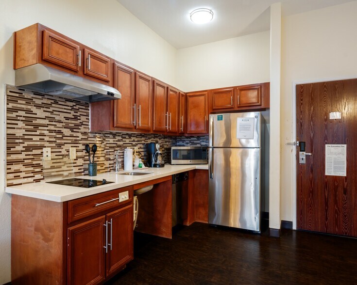 More Photos Of 2515 19th St, Lubbock Hotel For Sale