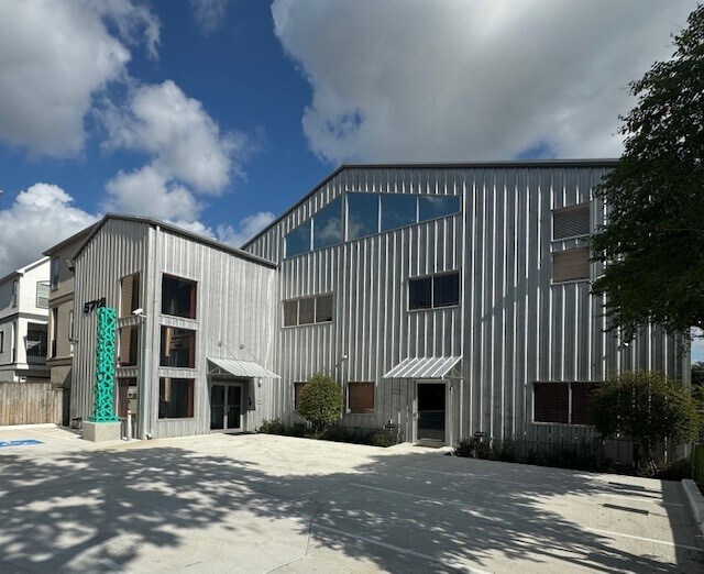 More Photos Of 5712 Val Verde St, Houston Loft Creative Space For Sale