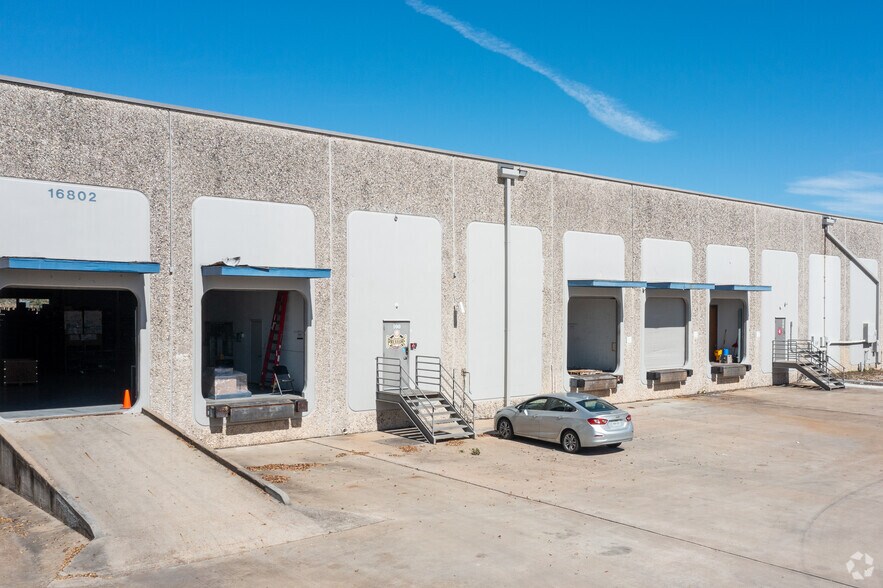 More Photos Of 16802 Barker Springs Rd, Houston Warehouse For Lease