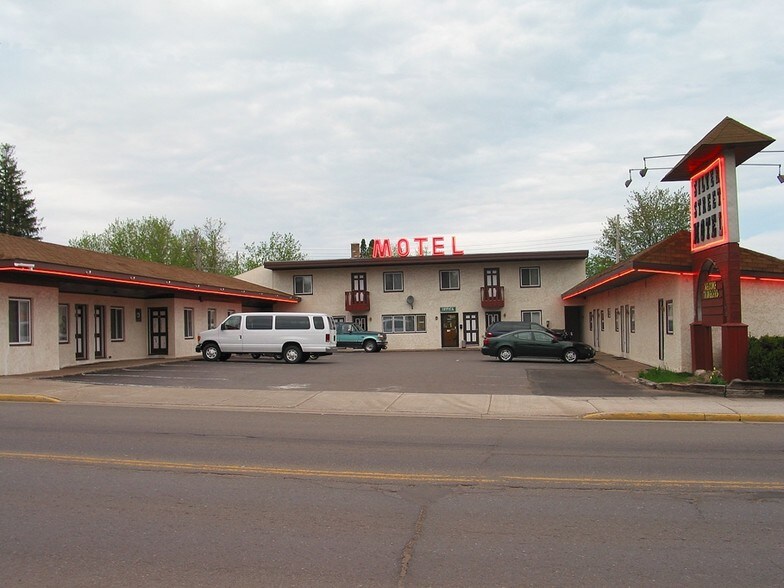 More Photos Of 100 Silver St, Hurley Hotel For Sale