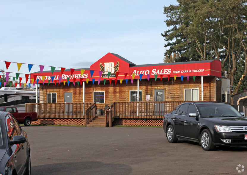 Primary Photo Of 1221 Mellen St, Centralia Auto Dealership For Sale