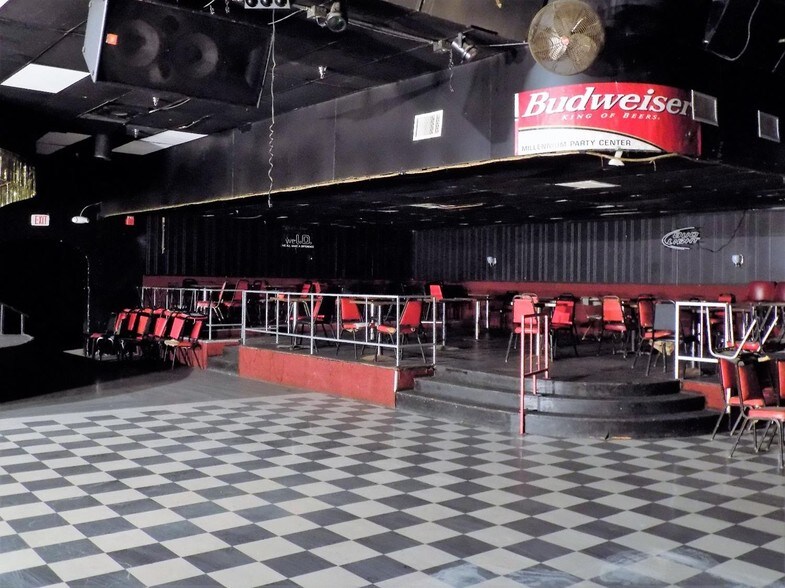 More Photos Of 2403 N Cornell St, Lubbock Bar For Sale