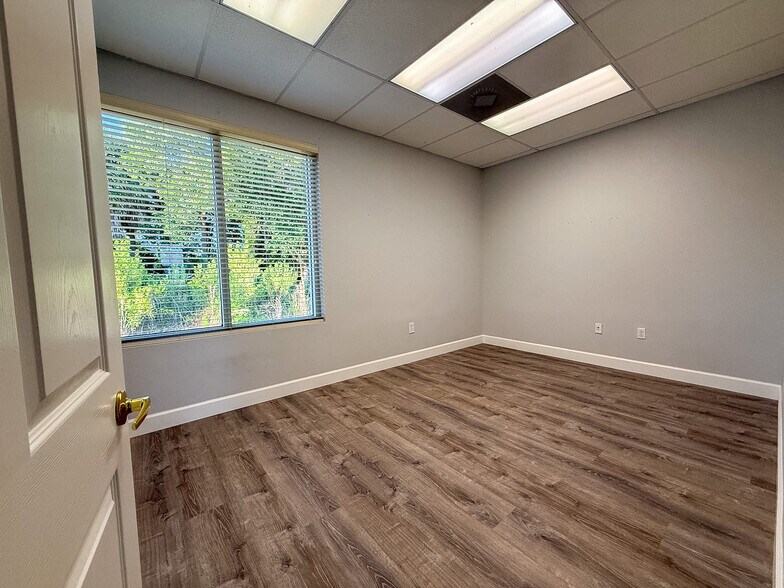 More Photos Of 2562 Commerce Pky, North Port Office For Lease