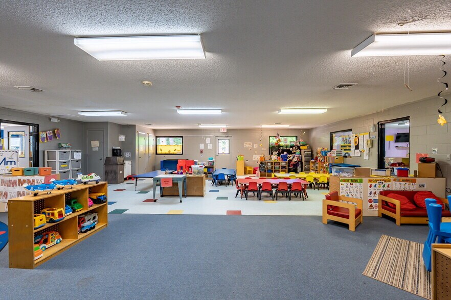 More Photos Of 522 NW Turner Rd, Lake City Daycare Center For Sale