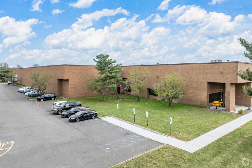 More Photos Of 120 Herrod Blvd, South Brunswick Warehouse For Lease