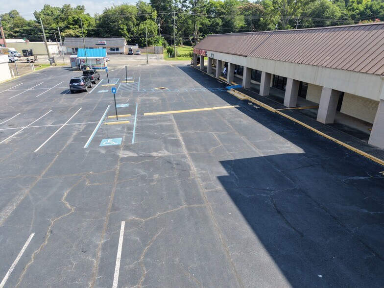 More Photos Of 2337-2375 1st St NE, Center Point Unknown For Lease