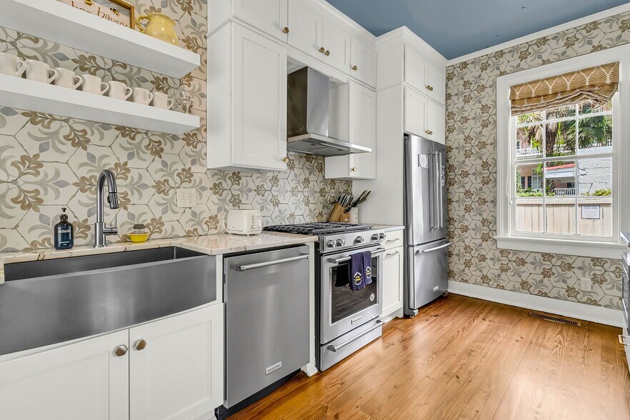 More Photos Of 184 Ashley Ave, Charleston Specialty For Sale