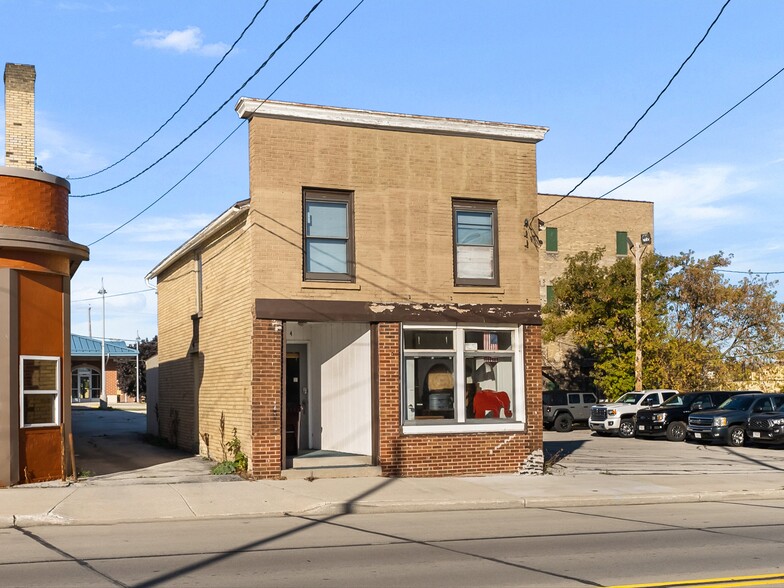 Primary Photo Of 914 S 10th St, Manitowoc Storefront Retail Residential For Sale