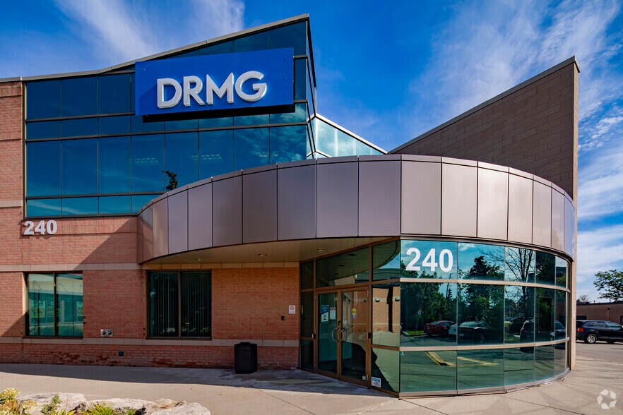 More Photos Of 240 Wyecroft Rd, Oakville Storefront Retail Office For Lease
