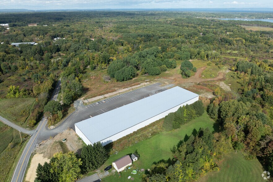 More Photos Of 113 Tabor Rd, Mechanicville Distribution For Sale