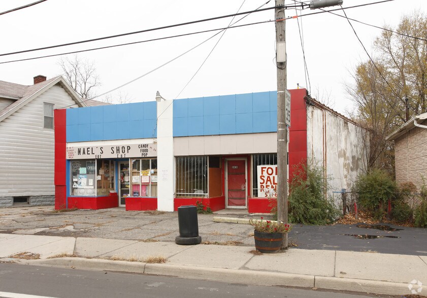 More Photos Of 2438-2440 Corunna Rd, Flint Storefront For Sale