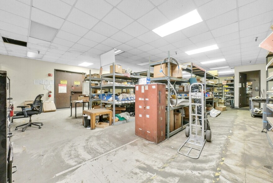 More Photos Of 207-211 Erie St, Pomona Warehouse For Lease