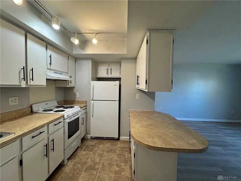 More Photos Of 30 Poinciana Dr, Dayton Apartments For Sale