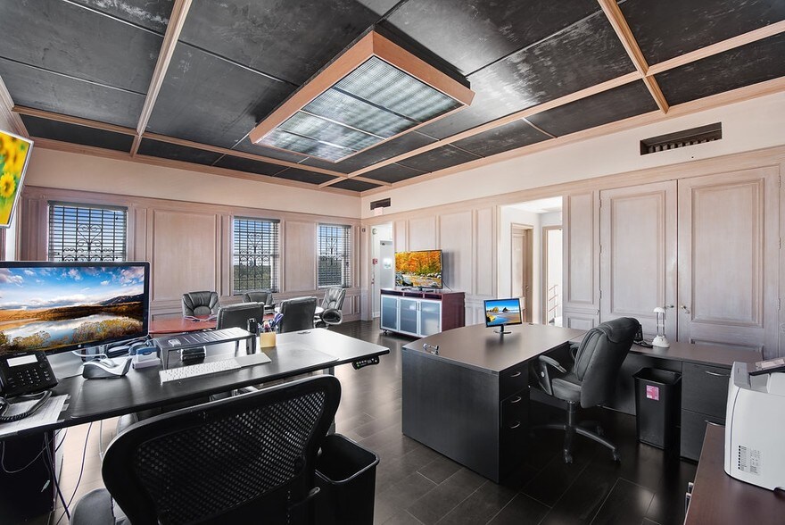 More Photos Of 2701 W Okeechobee Blvd, West Palm Beach Office For Sale