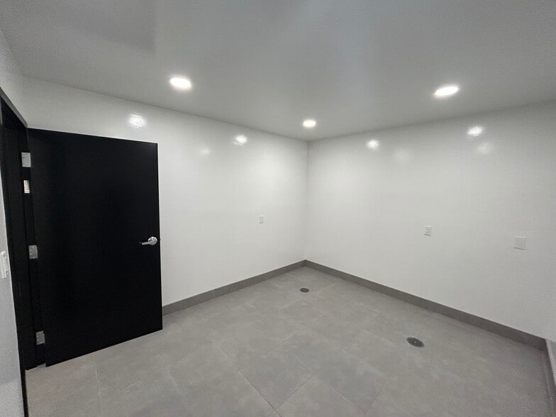 More Photos Of 1496 Harbor Ave, Long Beach Warehouse For Sale