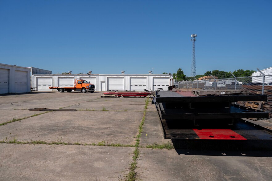 More Photos Of 4925 Avenue H, Rosenberg Warehouse For Lease