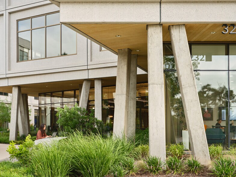 More Photos Of 3232 E Cesar Chavez St, Austin Unknown For Lease