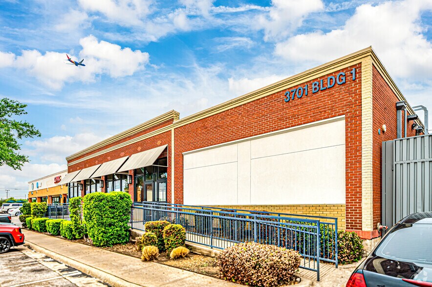 More Photos Of 3701 W Northwest Hwy, Dallas Unknown For Lease