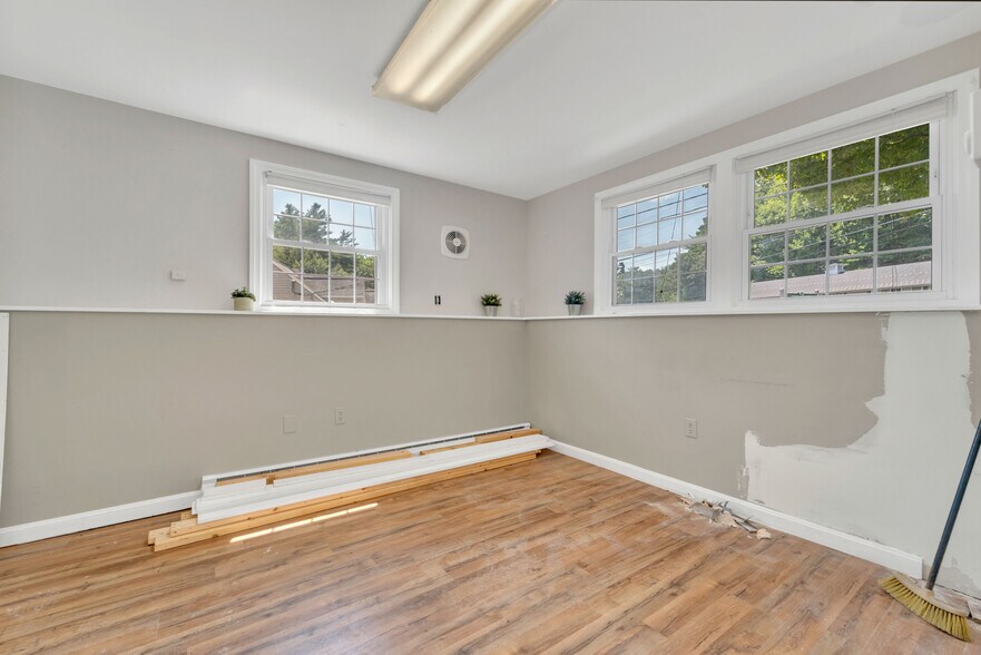 More Photos Of 77 Hancock Rd, Peterborough Flex For Sale