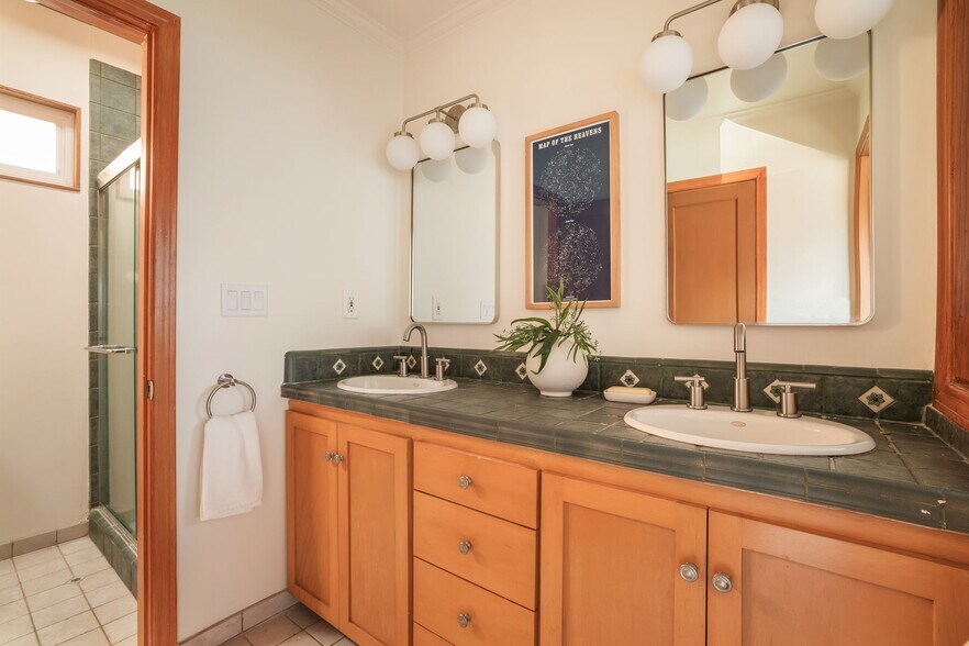 More Photos Of 16 Spinnaker St, Marina Del Rey Multifamily For Sale