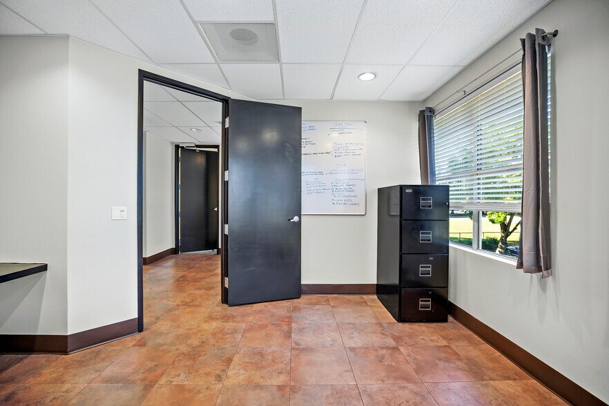 More Photos Of 8338 West Ln, Stockton Office For Sale