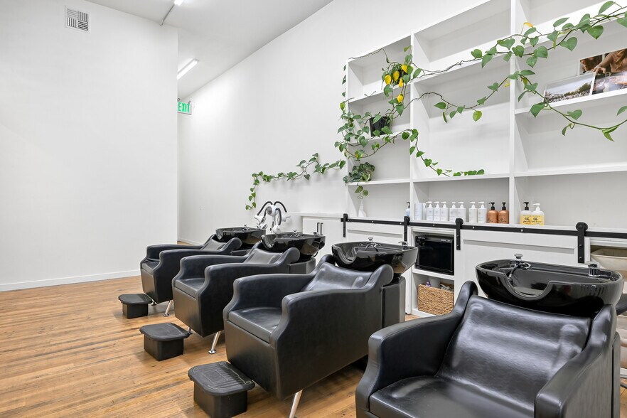 More Photos Of 412 Front St, Lynden Storefront Retail Residential For Sale