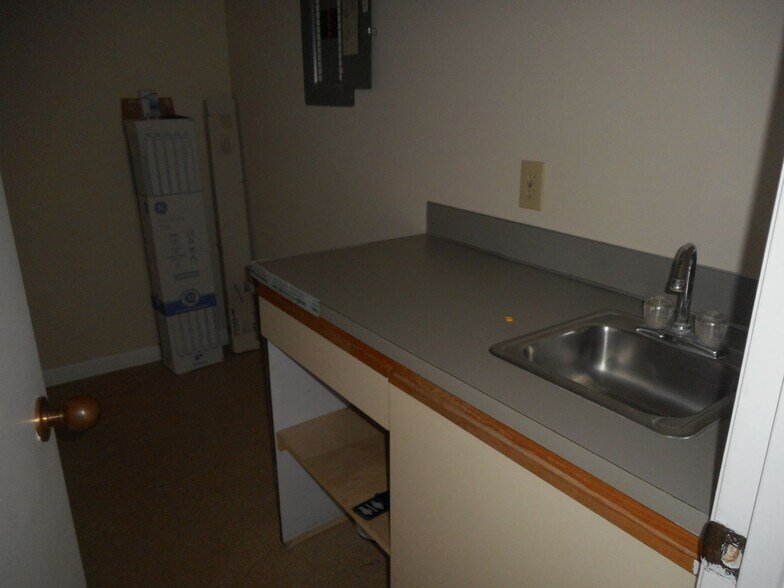 More Photos Of 4371 Charlotte Hwy, Clover Office For Sale