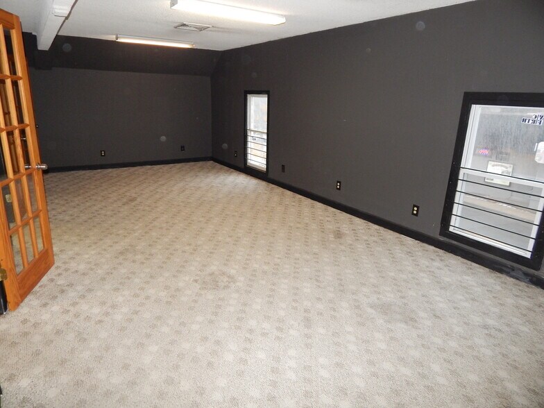 More Photos Of 83 Main St, Deep River General Retail For Lease