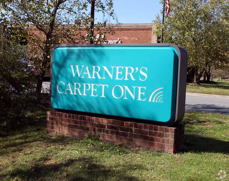 More Photos Of 2200 Crown Centre Dr, Charlotte Warehouse For Sale