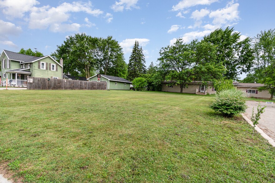 More Photos Of 725 E Center St, Ithaca Showroom For Sale